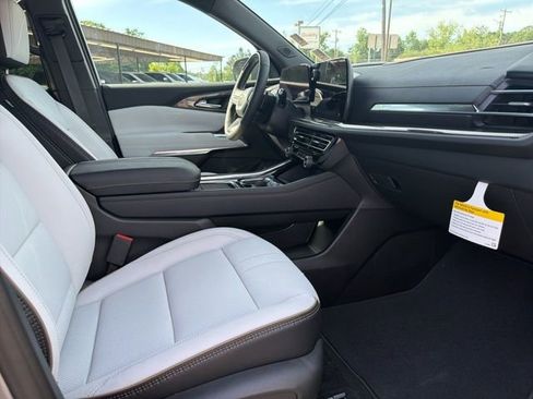 New 2026 Chevrolet Traverse High Country FWD image 18
