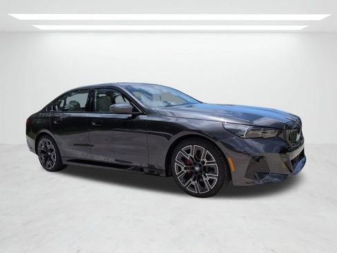 New 2027 BMW 530i RWD image 2