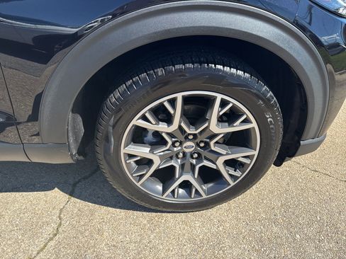 Used 2025 Ford Explorer Platinum w/ Ultimate Package image 15