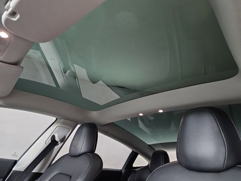 Used 2022 Tesla Model 3 Performance image 11