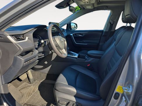 Used 2023 Toyota RAV4 XLE Premium image 10