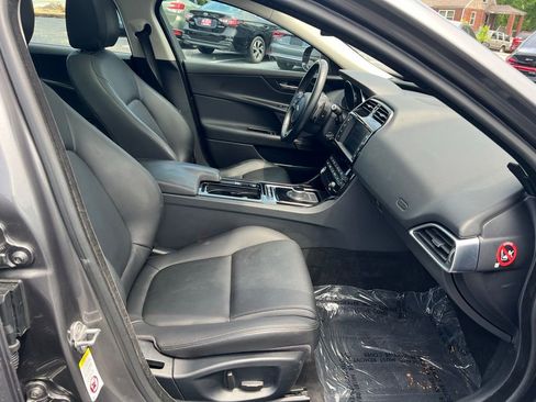 Used 2018 Jaguar XE Premium AWD/4WD image 32
