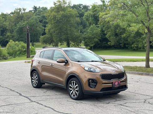 Used 2018 Kia Sportage EX w/ Option Group 040 FWD image 3