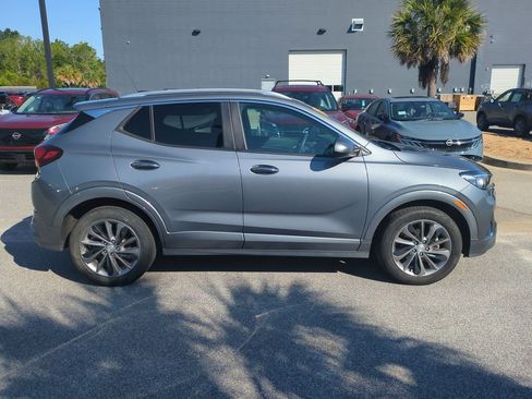 Used 2022 Buick Encore GX Preferred w/ Sport Touring Package FWD image 2