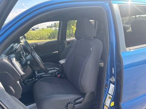 Used 2018 Toyota Tacoma TRD Off-Road AWD/4WD image 19