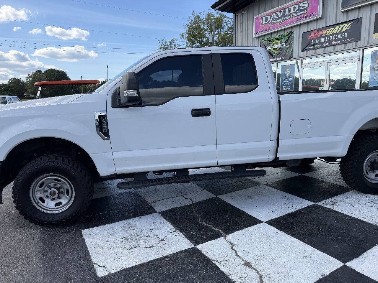 Used 2017 Ford F250 XL w/ Power Equipment Group AWD/4WD image 9