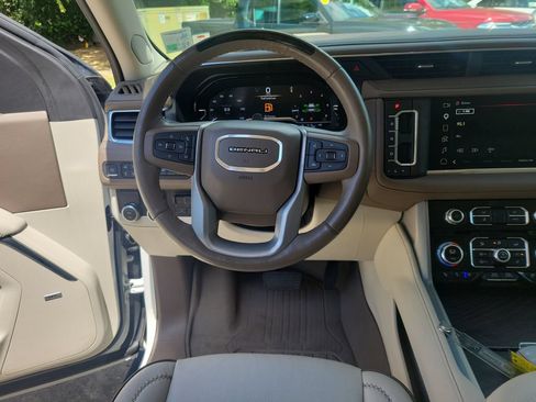 Used 2023 GMC Yukon Denali RWD image 21