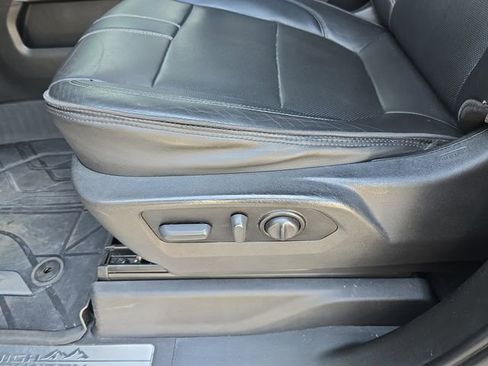 Used 2022 Chevrolet Silverado 3500 High Country w/ Technology Package image 28