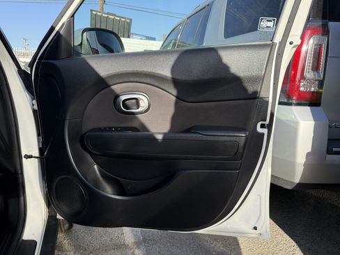 Used 2015 Kia Soul + image 22