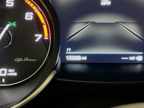 Used 2023 Alfa Romeo Giulia Veloce RWD image 8