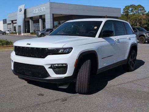 New 2025 Jeep Grand Cherokee Limited w/ Luxury Tech Group II image 11