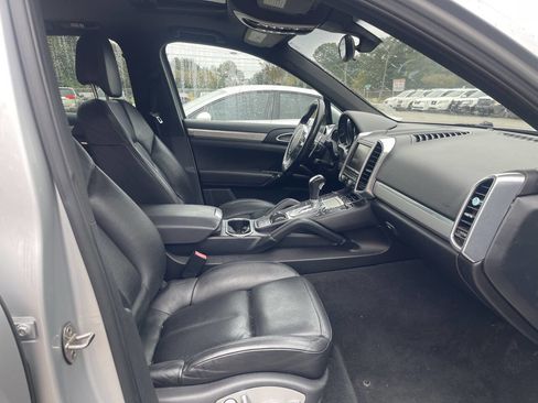 Used 2011 Porsche Cayenne S image 9