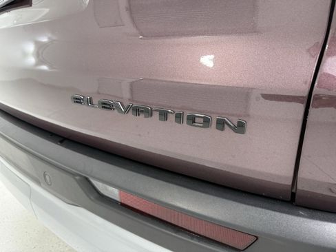 Used 2025 GMC Acadia Elevation image 10