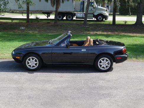 Used 1997 MAZDA MX-5 Miata RWD image 15