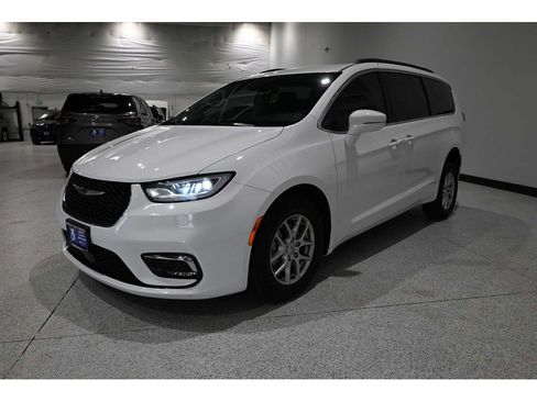 Used 2022 Chrysler Pacifica Touring-L FWD image 10