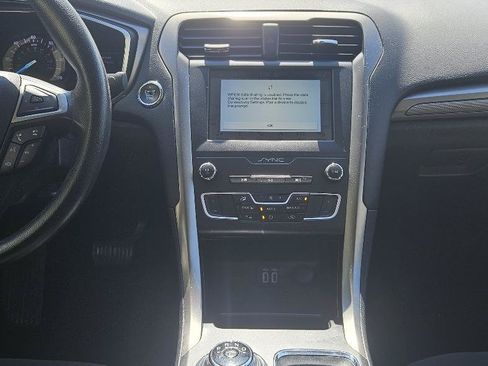 Used 2019 Ford Fusion SE FWD image 14