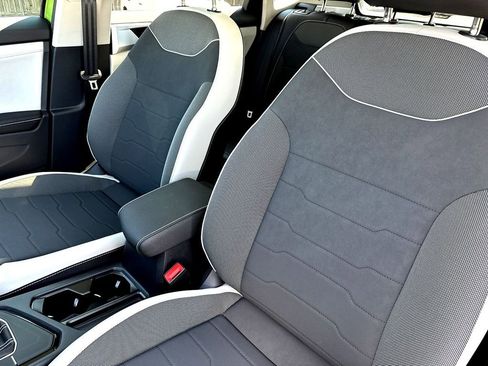 New 2025 Volkswagen Taos SE image 11