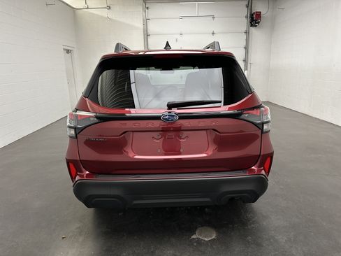 Used 2025 Subaru Forester Premium AWD/4WD image 7