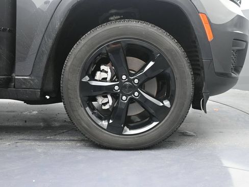 Used 2025 Jeep Grand Cherokee L Altitude AWD/4WD image 38