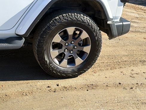 Used 2020 Jeep Wrangler Unlimited Sahara image 12