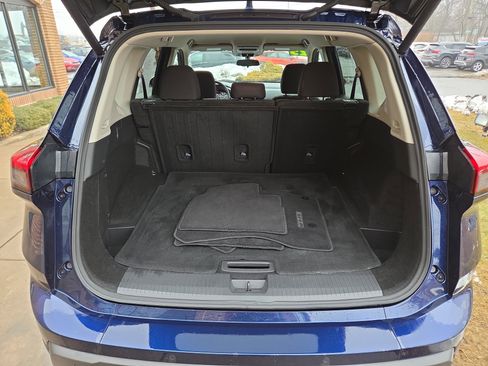 Used 2025 Nissan Rogue SV image 5