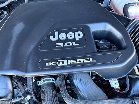 Used 2022 Jeep Gladiator Willys image 35