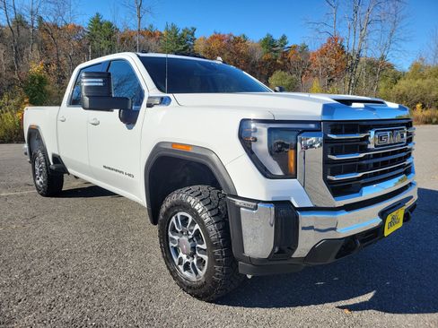 Used 2024 GMC Sierra 2500 SLE w/ SLE Value Package; image 3