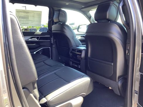 New 2026 Jeep Grand Wagoneer Limited AWD/4WD image 37