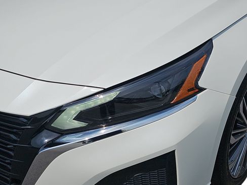 Used 2025 Nissan Altima 2.5 SL FWD image 29