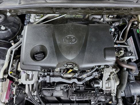 Used 2020 Toyota Camry LE image 38