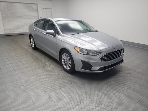 Used 2020 Ford Fusion SE FWD image 11