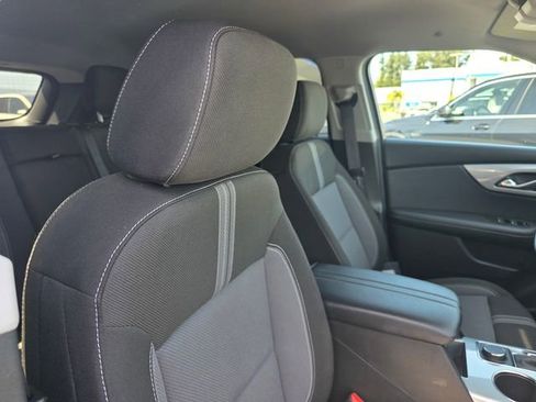 Used 2025 Chevrolet Blazer LT FWD image 18