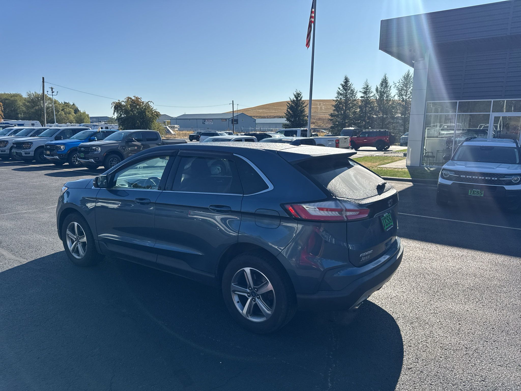 Used 2019 Ford Edge SEL w/ Cold Weather Package AWD/4WD image 9