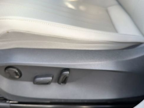 Used 2023 Volkswagen Tiguan SE FWD image 15