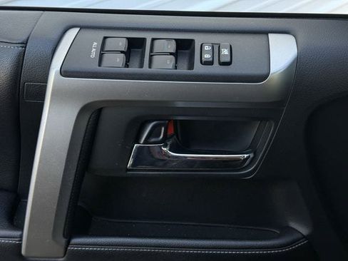 Used 2016 Toyota 4Runner SR5 AWD/4WD image 22