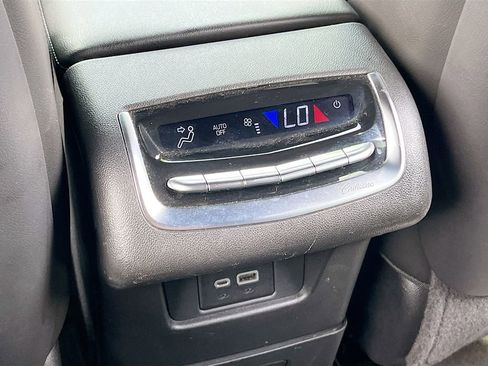 Used 2022 Cadillac XT6 Premium Luxury image 25