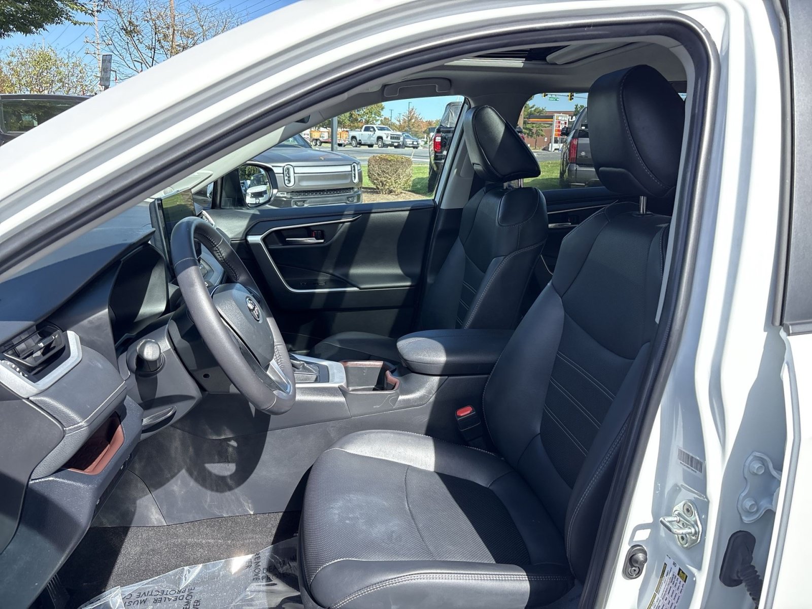 Used 2023 Toyota RAV4 Limited FWD image 13