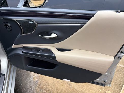 Used 2021 Lexus ES 350 Luxury w/ Accessory Package 2 image 28