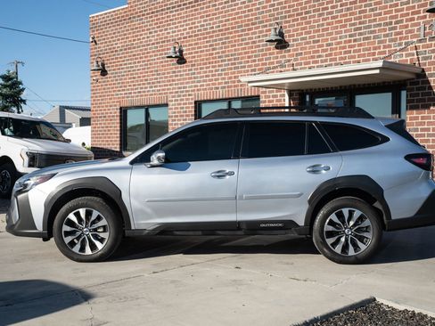 Used 2024 Subaru Outback Touring XT AWD/4WD image 3