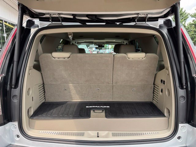 Used 2020 Cadillac Escalade Luxury w/ LPO, Radiant Package AWD/4WD image 24