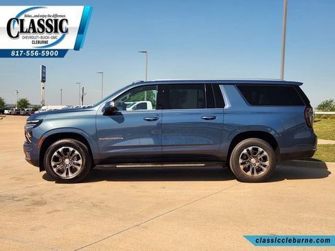 Used 2025 Chevrolet Suburban LT w/ Comfort Package AWD/4WD image 7