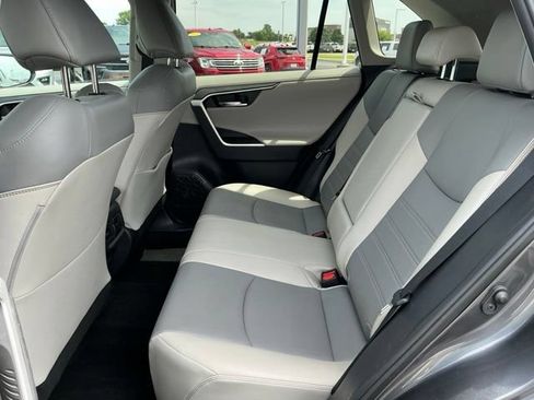 Used 2020 Toyota RAV4 Limited FWD image 19