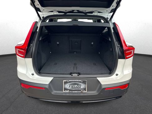 Used 2024 Volvo XC40 B5 Ultimate w/ Climate Package AWD/4WD image 11