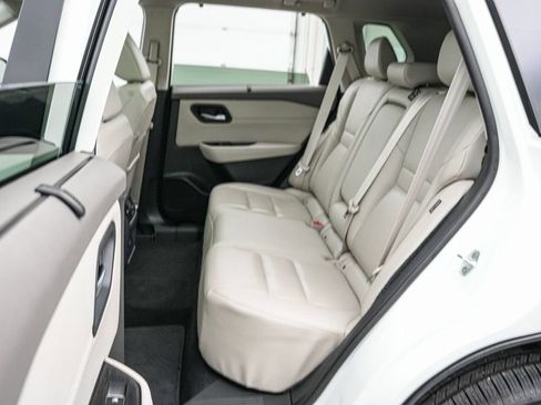 Used 2023 Nissan Rogue SL w/ SL Premium Package image 18