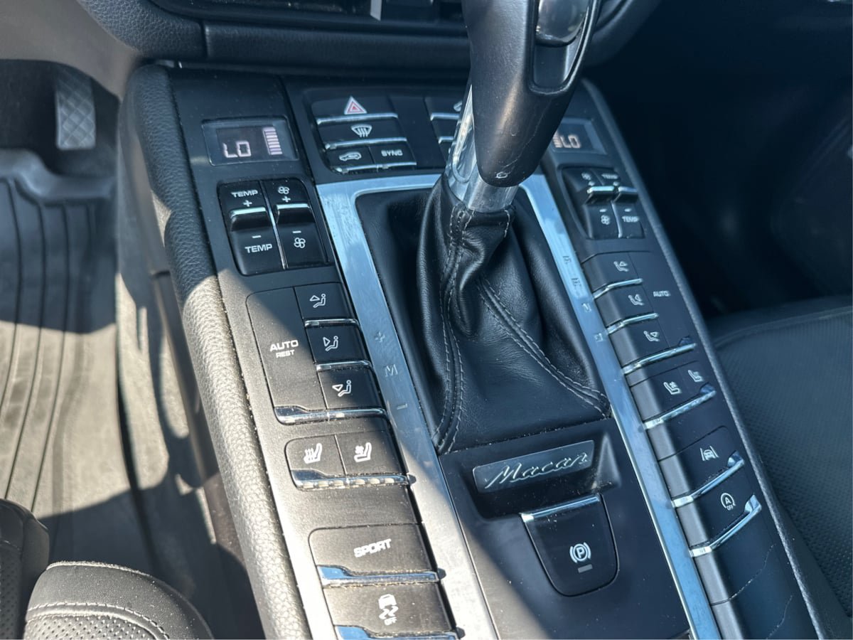 Used 2020 Porsche Macan w/ Premium Package Plus AWD/4WD image 13