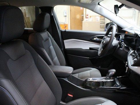 Certified 2024 Chevrolet Trax LT image 10