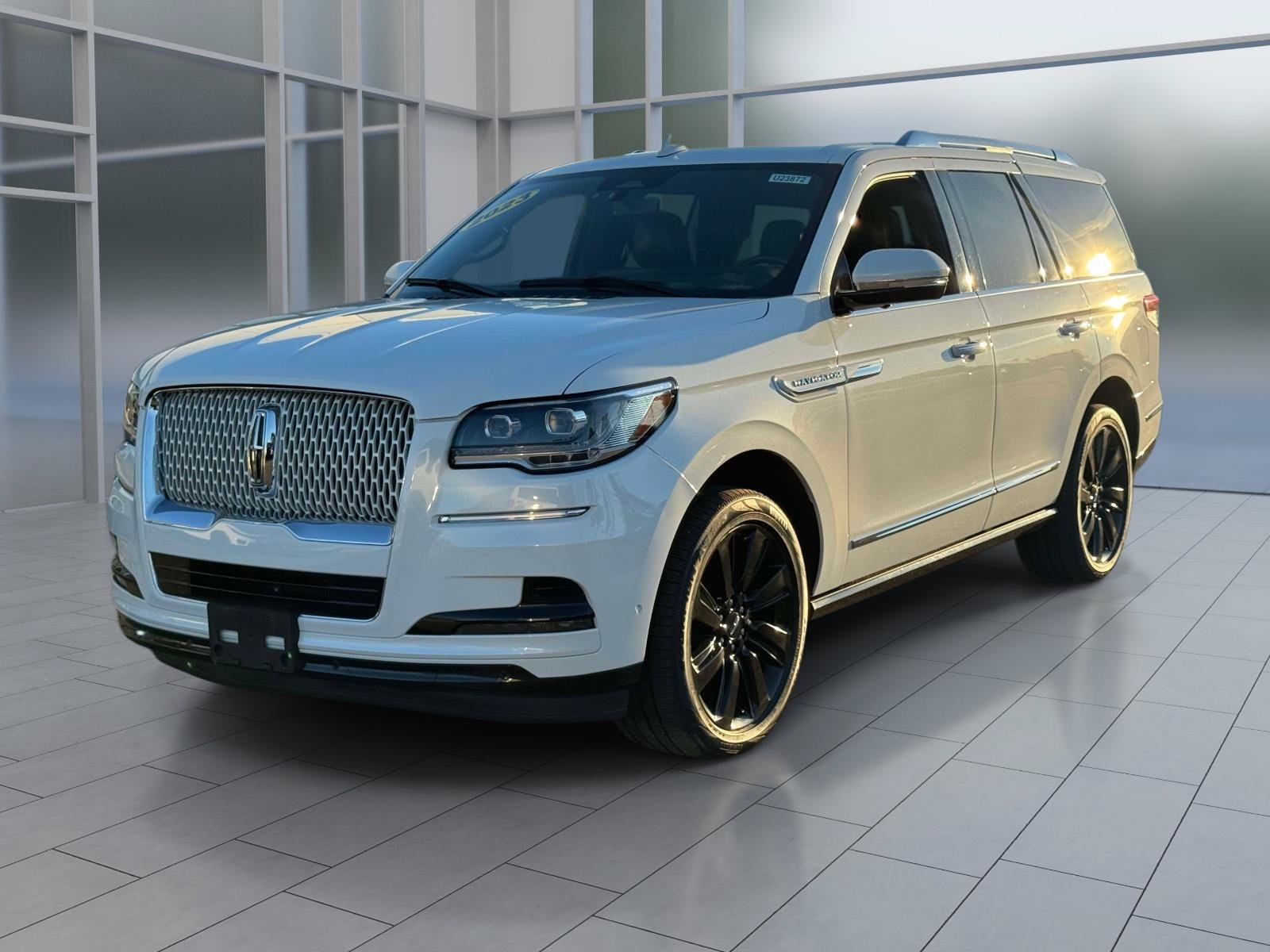 Used 2023 Lincoln Navigator Reserve AWD/4WD image 1