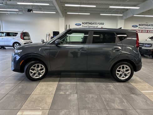 Used 2022 Kia Soul LX w/ Technology Package image 14