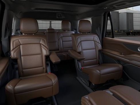 New 2026 Lincoln Navigator Reserve AWD/4WD image 10
