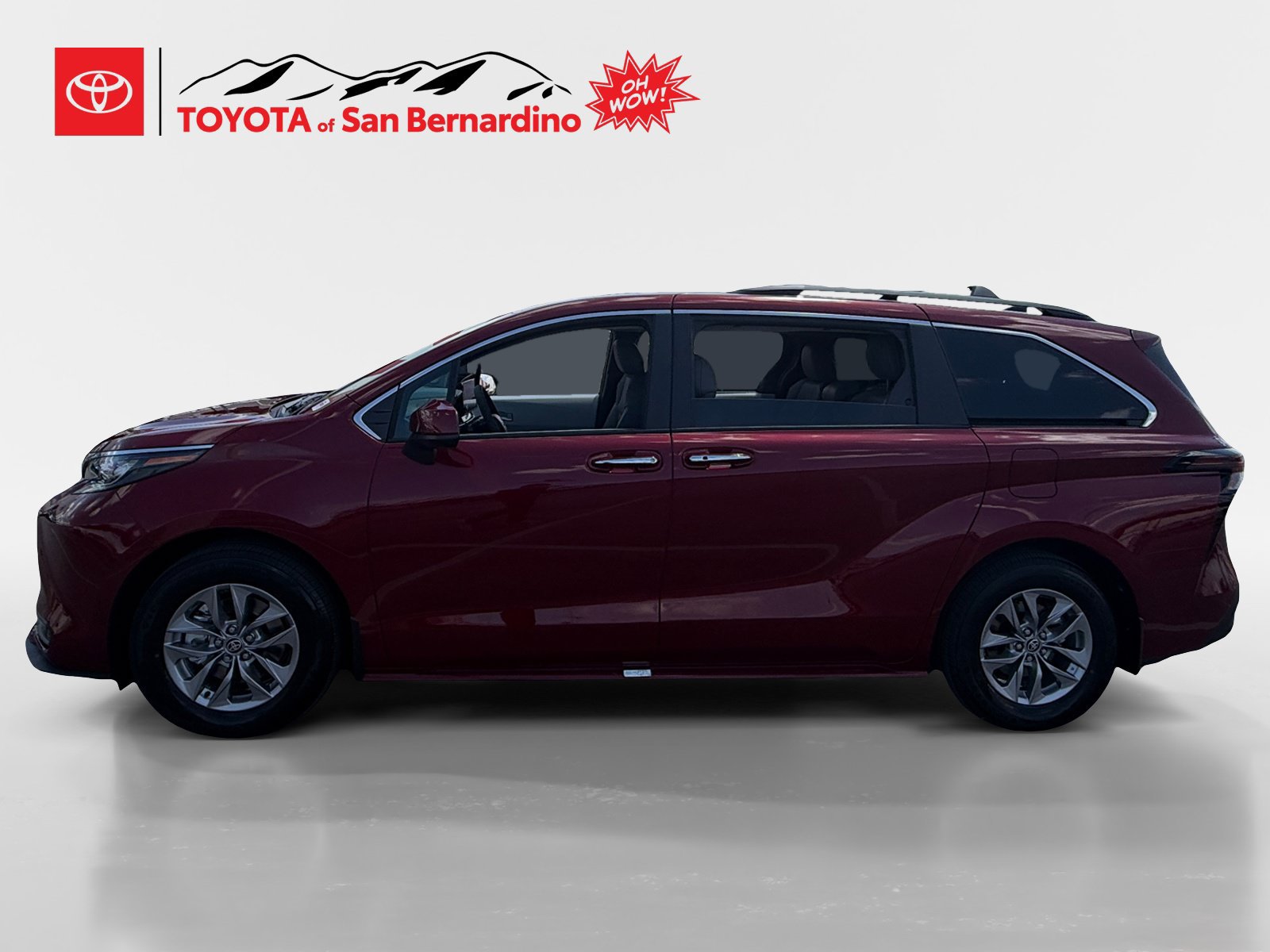Certified 2026 Toyota Sienna XLE FWD image 2